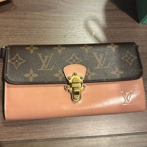 Louis Vuitton Monogram Portefeuille
Cherrywood Long Bifold Wallet